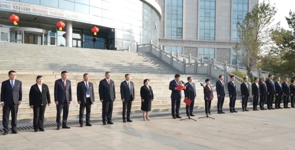 同升一面旗 共祝祖国好 乌苏市举行升国旗仪式