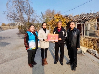 荣光！乌苏南苑街道为“四有”优秀学员家属送喜报