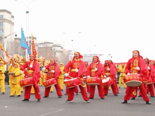 全城狂欢！乌苏社火锣鼓喧天闹元宵